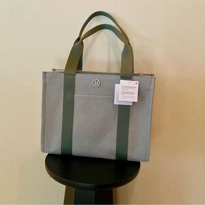 Lululemon 10L Canvas Tote